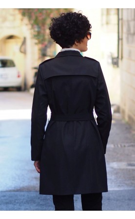 Piękny trencz podkreślający damską sylwetkę, Stwórz swój idealny look z naszym czarnym płaszczem od marki Choice
